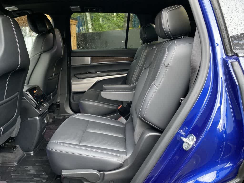 Certified 2026 Cadillac Vistiq Premium Luxury w/ LPO, Floor Liner Package AWD/4WD image 17