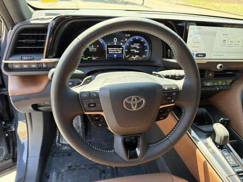 Used 2025 Toyota Crown Signia image 25