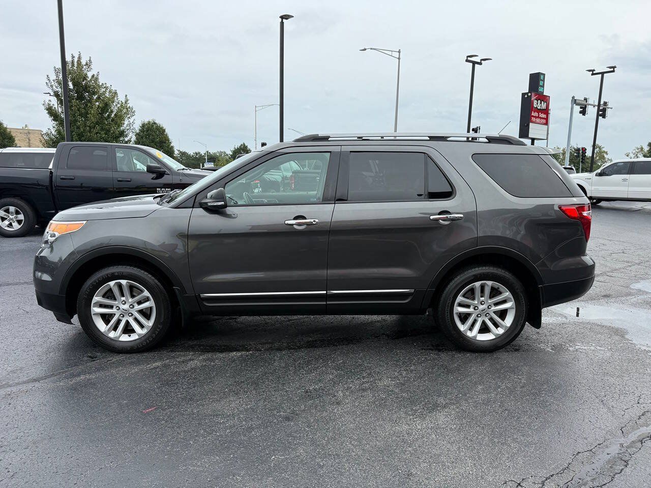 Used 2015 Ford Explorer XLT w/ Equipment Group 202B AWD/4WD image 4