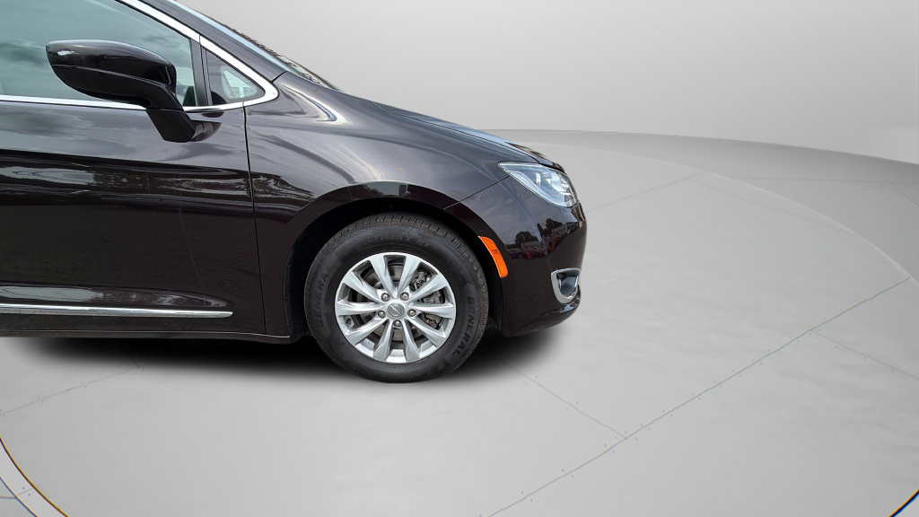 Used 2018 Chrysler Pacifica Touring-L FWD image 32