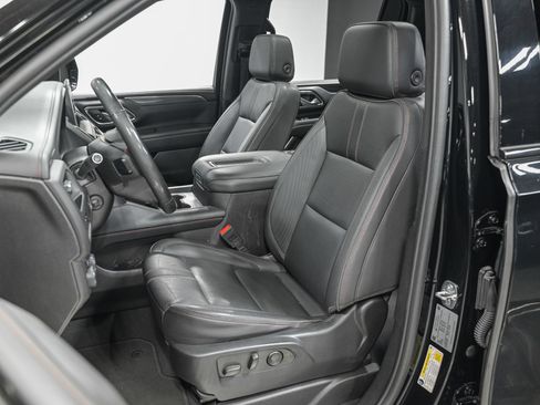 Used 2024 Chevrolet Suburban RST w/ Luxury Package AWD/4WD image 16