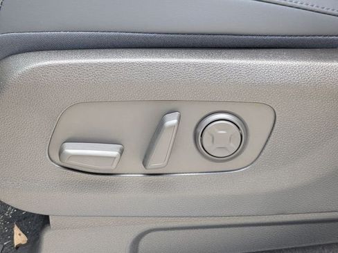 New 2026 Kia Carnival EX FWD image 23