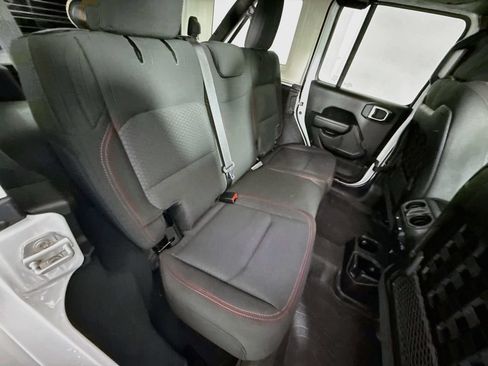 Used 2022 Jeep Wrangler Unlimited Rubicon w/ LED Lighting Group AWD/4WD image 28
