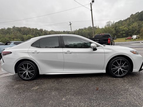 Used 2024 Toyota Camry SE image 17