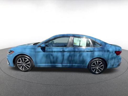Used 2025 Volkswagen Jetta SE FWD image 9