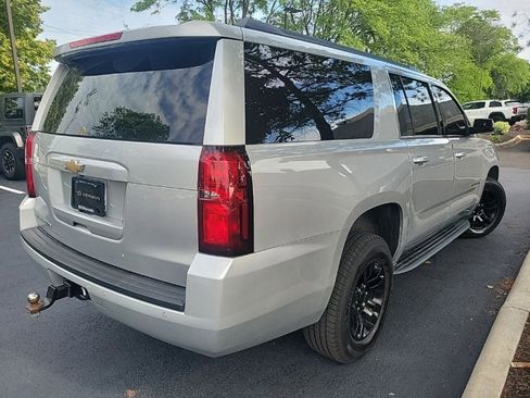 Used 2017 Chevrolet Suburban LS RWD image 7