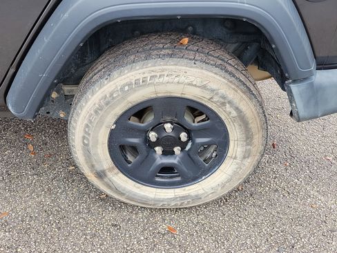 Used 2018 Jeep Wrangler Unlimited Sport image 37