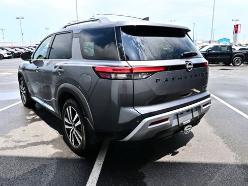 Certified 2025 Nissan Pathfinder Platinum w/ Black Appearance Package AWD/4WD image 8
