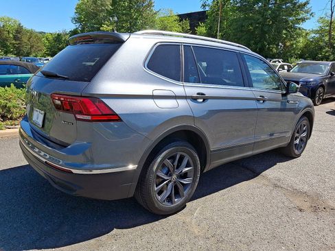 Used 2022 Volkswagen Tiguan SE w/ Panoramic Sunroof Package AWD/4WD image 6