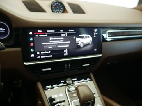 Certified 2023 Porsche Cayenne Turbo AWD/4WD image 32