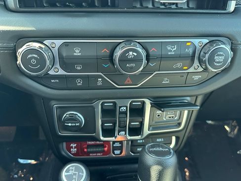 New 2026 Jeep Gladiator Rubicon w/ Steel Power Dome Hood Package AWD/4WD image 24