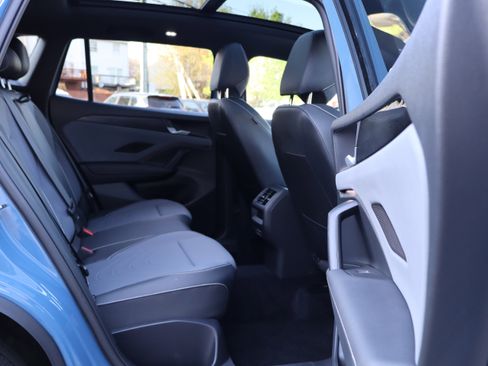 Certified 2025 Volkswagen Tiguan SE R-Line image 28