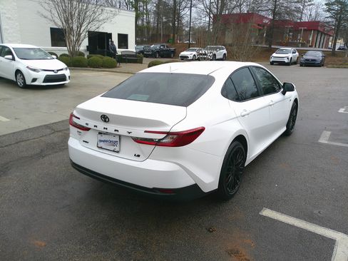 Used 2026 Toyota Camry LE image 11