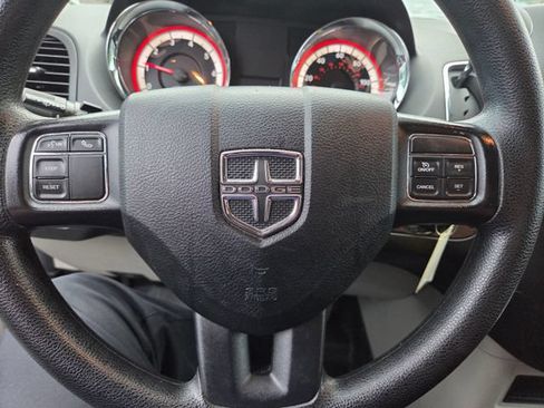 Used 2018 Dodge Grand Caravan SE w/ UConnect Hands-Free Group FWD image 17