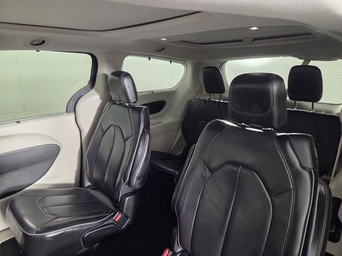 Certified 2018 Chrysler Pacifica Limited w/ Advanced Safetytec Group image 24