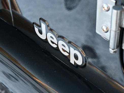 Used 2002 Jeep Wrangler Sahara image 11