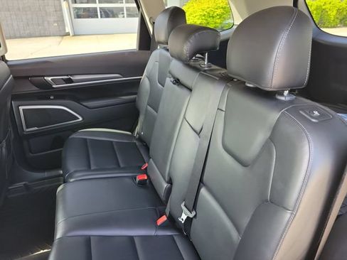 Used 2021 Kia Telluride LX FWD image 24