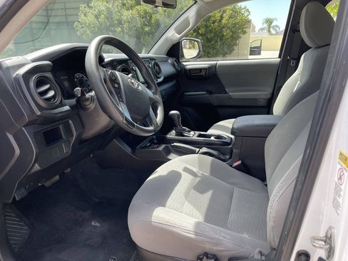Used 2016 Toyota Tacoma SR w/ SR Convenience Package RWD image 11