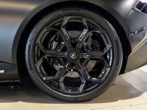 Used 2023 Lamborghini Huracan Tecnica RWD image 22