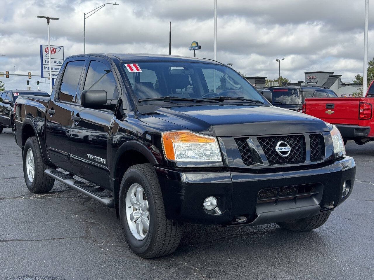 Used 2011 Nissan Titan PRO-4X AWD/4WD image 3