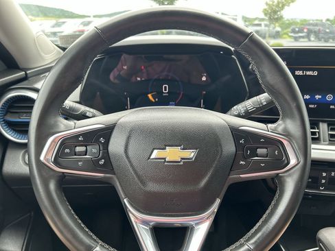 Used 2024 Chevrolet Trax LT w/ LT Convenience Package FWD image 25