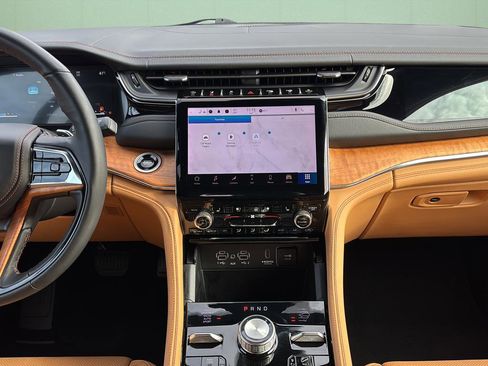 Used 2024 Jeep Grand Cherokee L Summit image 23