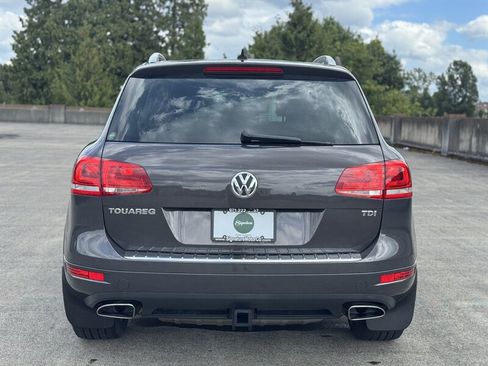 Used 2012 Volkswagen Touareg TDI image 4