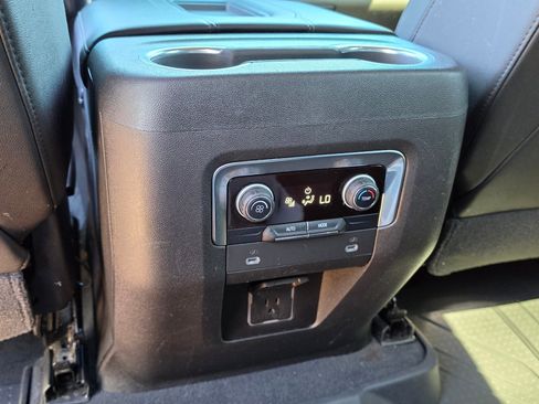 Used 2021 Chevrolet Suburban Z71 image 21