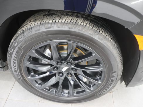 Used 2021 Cadillac Escalade Sport Platinum AWD/4WD image 3