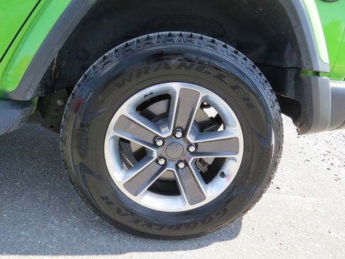 Used 2019 Jeep Wrangler Unlimited Sahara w/ Safety Group image 13