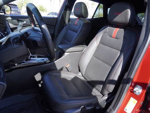 Used 2025 Chevrolet Trax RS w/ Sunroof Package FWD image 14