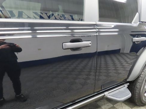 Used 2021 Ford Bronco Black Diamond image 31