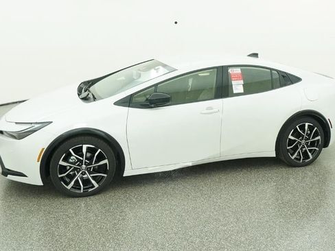 New 2026 Toyota Prius Plug-In Hybrid FWD image 2