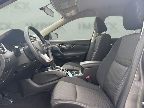 Used 2018 Nissan Rogue SV AWD/4WD image 9