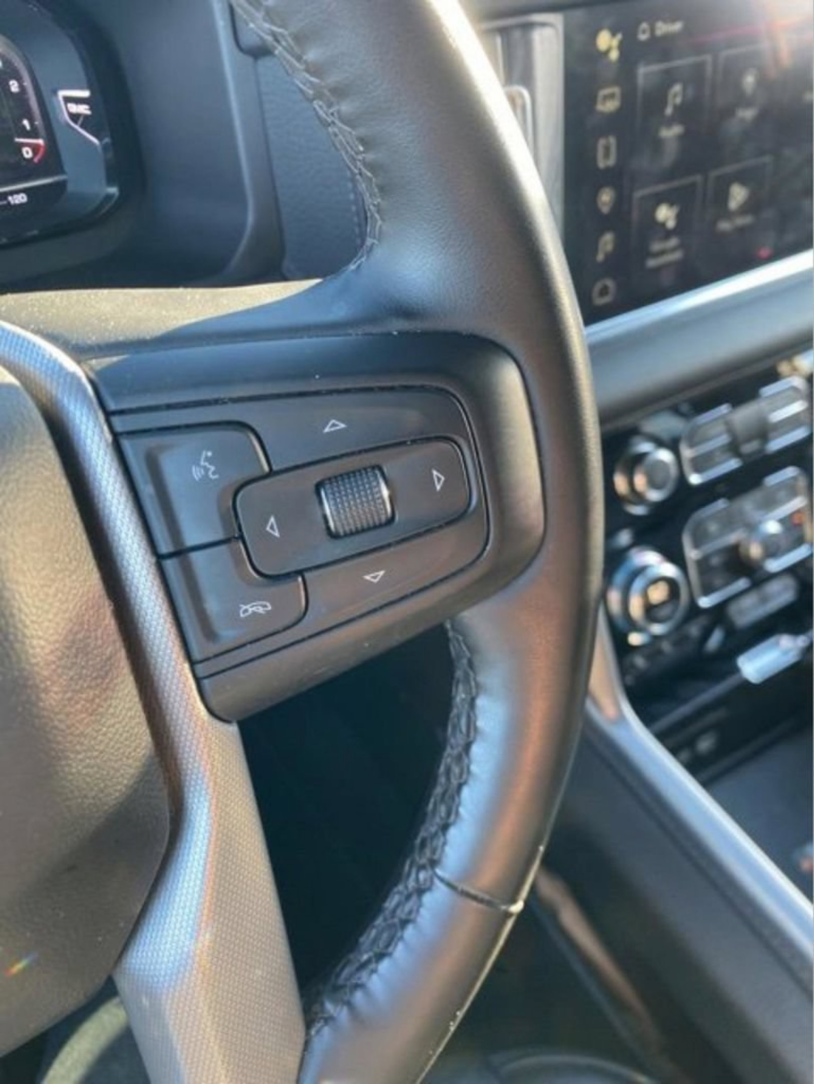 Used 2024 GMC Yukon XL Denali RWD image 21