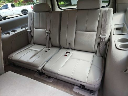 Used 2008 Chevrolet Suburban LT w/ LT Preferred Equipment Group RWD image 21
