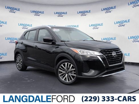 Used 2023 Nissan Kicks SV image 1