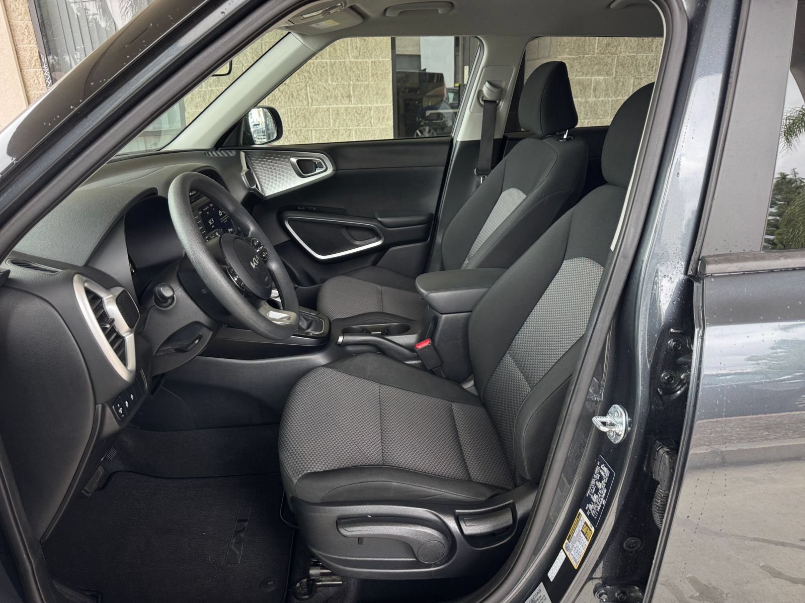 Used 2025 Kia Soul LX w/ LX Technology Package FWD image 24