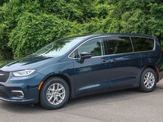 Used 2023 Chrysler Pacifica Touring-L FWD video 1