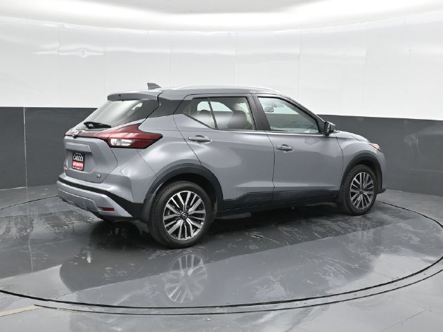 Used 2023 Nissan Kicks SV FWD image 3