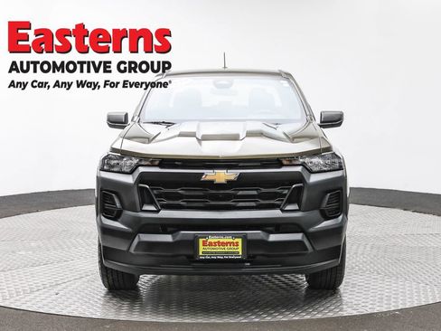Used 2023 Chevrolet Colorado W/T image 2