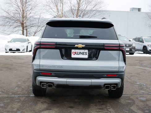 Used 2024 Chevrolet Traverse LT image 6