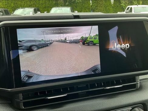 New 2025 Jeep Gladiator Sport image 17