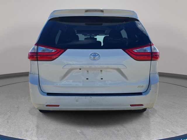 Used 2017 Toyota Sienna XLE FWD image 7