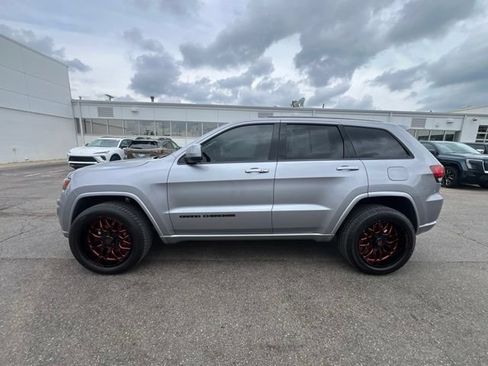 Used 2019 Jeep Grand Cherokee Altitude AWD/4WD image 8