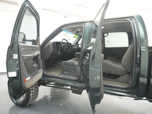 Used 2004 Chevrolet Silverado 2500 LS w/ Skid Plate Package AWD/4WD image 18