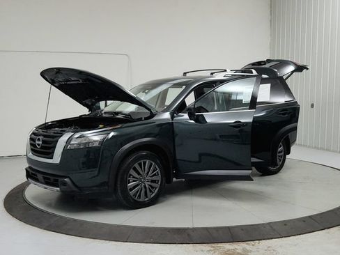 Used 2025 Nissan Pathfinder SL w/ SL Premium Package FWD image 11