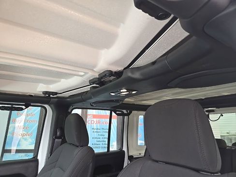 Used 2023 Jeep Wrangler Unlimited AWD/4WD image 43