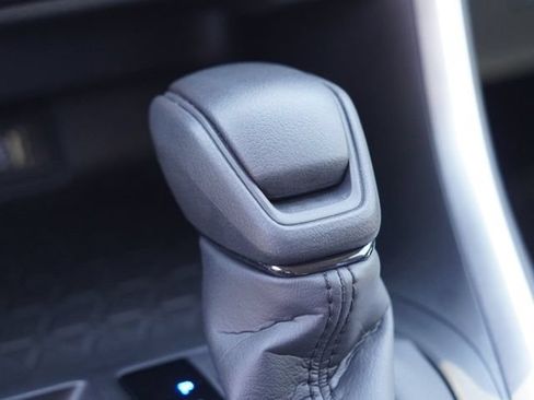 Used 2025 Toyota RAV4 LE AWD/4WD image 33
