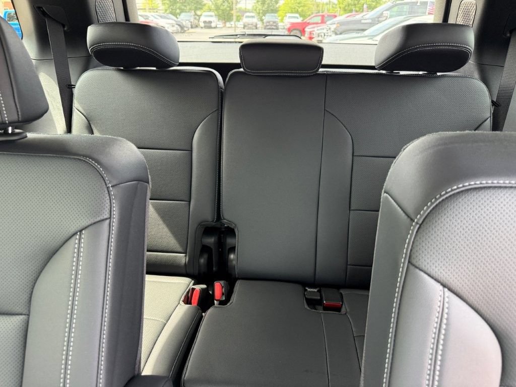 New 2027 Chevrolet Traverse LT w/ Driver Confidence Package FWD image 16